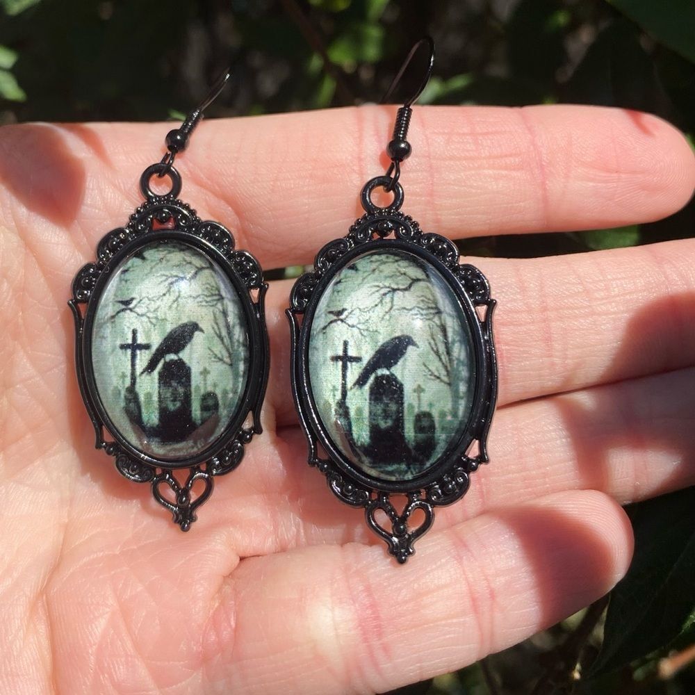 Gothic Vintage InspiredāBlack Raven Earrings with beautiful scrolling NWT - Picture 2 of 3